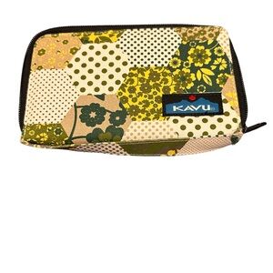 Kavu Hexagon Patchwork Zipper Pouch - Green & Cream